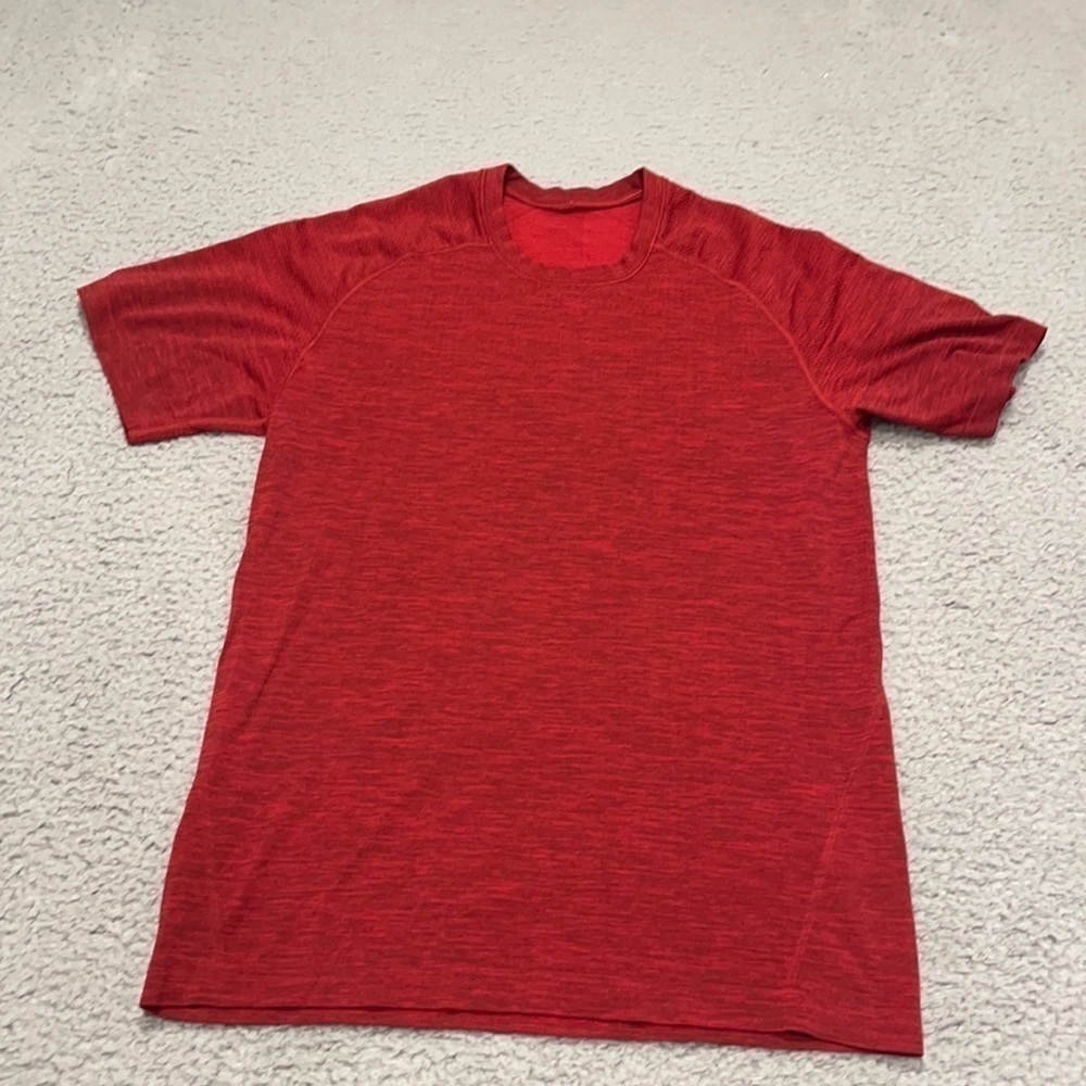 Lululemon Metal Vent Tech Short Sleeve
Bold Red / Deep Rouge size S